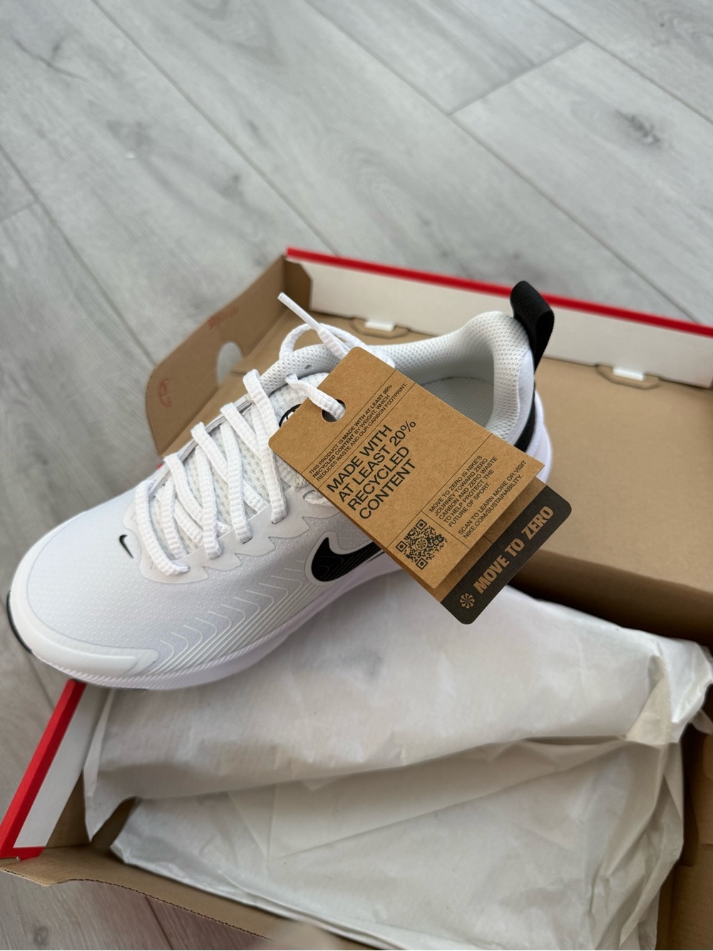 Nike Air Max NuAxis black and white